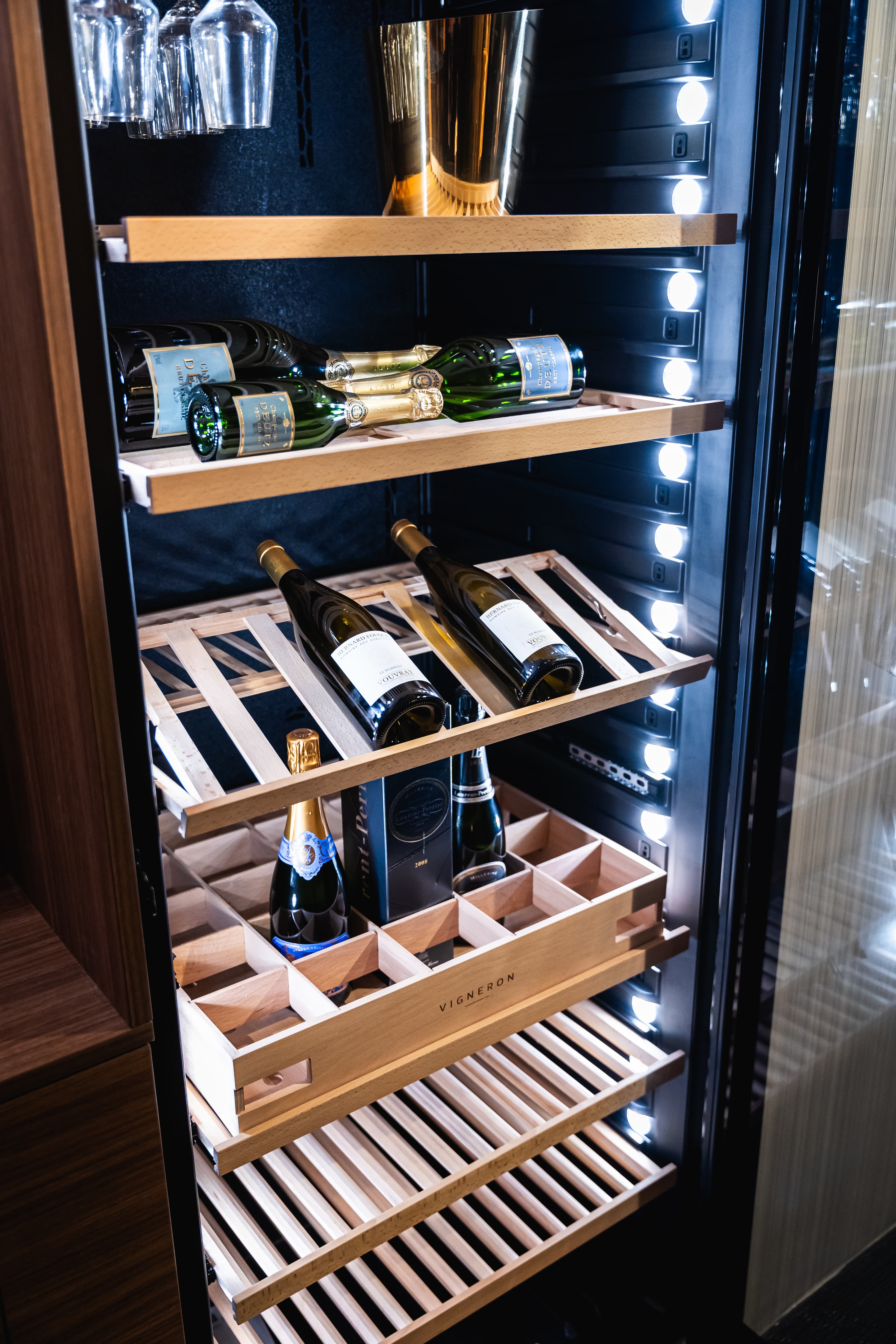 fristående vinlagringsskåp